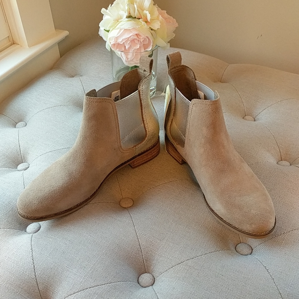 NWT Tom's Booties